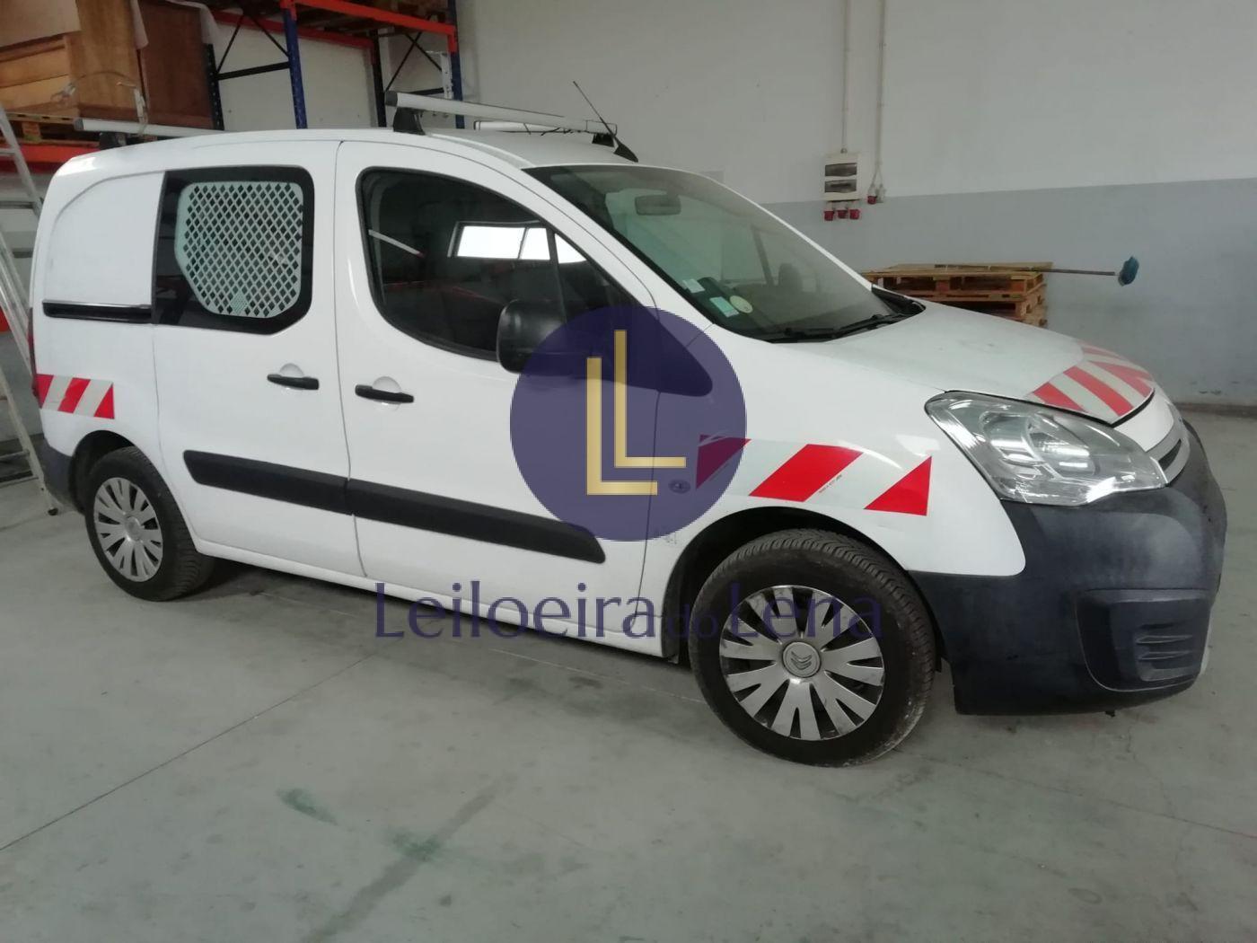 Fotografia de imóvel: Armazém 1200m2 - Terreno com 7.969m2 - ZI Tocadelo