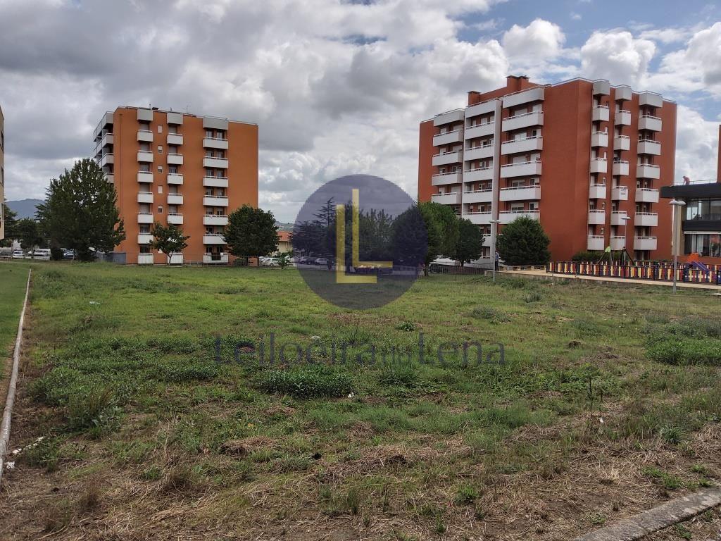 Fotografia de imóvel: Armazém 1200m2 - Terreno com 7.969m2 - ZI Tocadelo