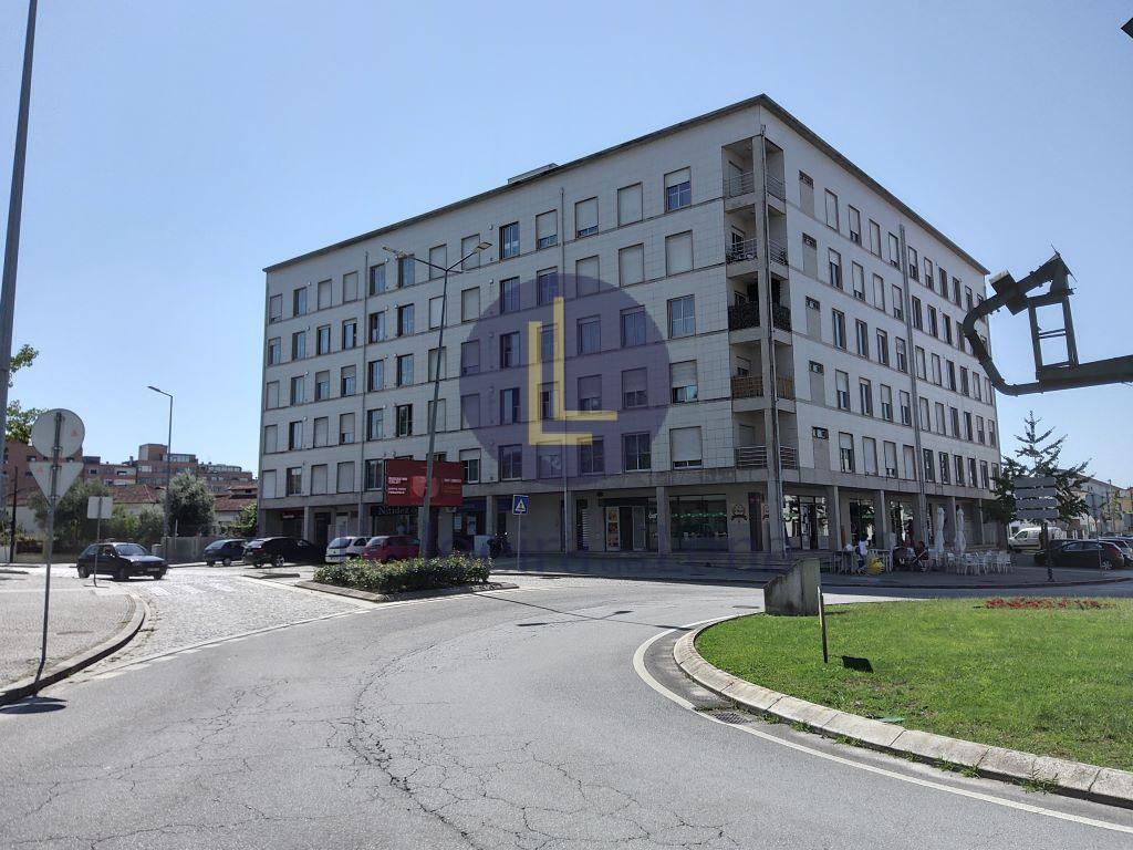 Fotografia de imóvel: Armazém 1200m2 - Terreno com 7.969m2 - ZI Tocadelo