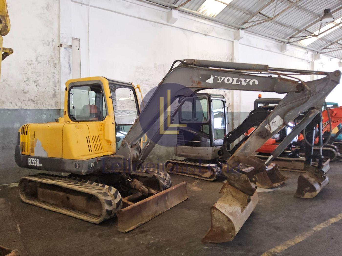 V55 - MINI ESCAVADORA VOLVO EC55B