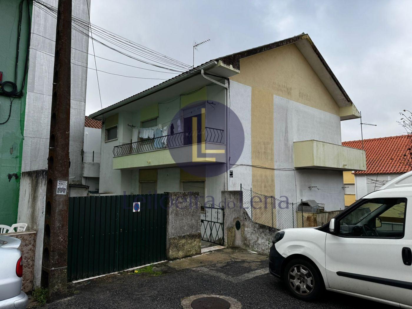 1/3 do Pr&eacute;dio urbano destinado a habita&ccedil;&atilde;o em Fetais de Baixo (Camarate (Proc 1886/22.3T8VFX)