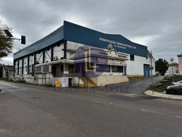 Edif&iacute;cio destinado a f&aacute;brica de p&atilde;o com garagem ( (Proc 1362/23.7T8STR Insolv&ecirc;ncia de Panifica&ccedil;&atilde;o Benaventense, Lda)